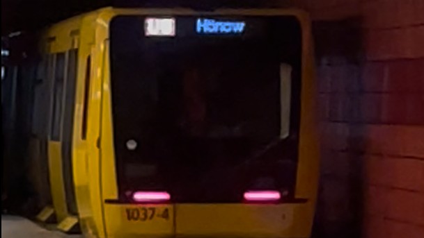 Baureihe 481 arriving at S+U Frankfurter Allee